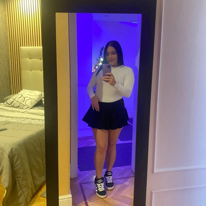 GUAPíSIMA DELGADITA CULTURAL AVIDE DE SE FATIGUER A L'ÉCOLE profile photo