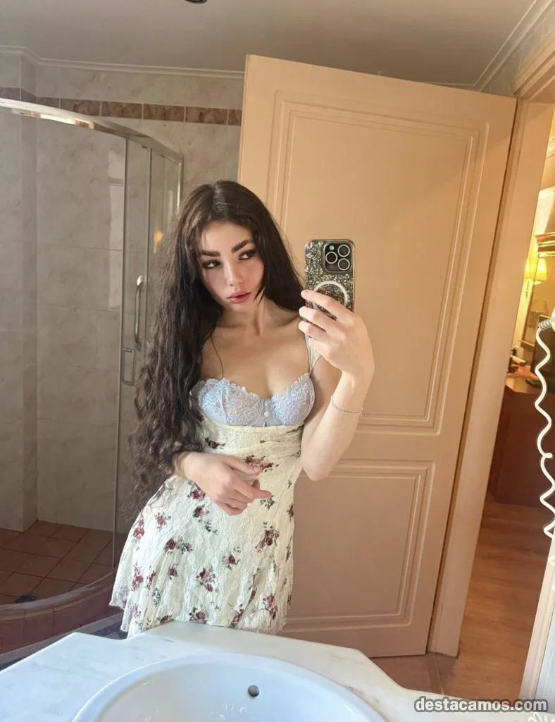 Video call - Petite 23 years old profile photo