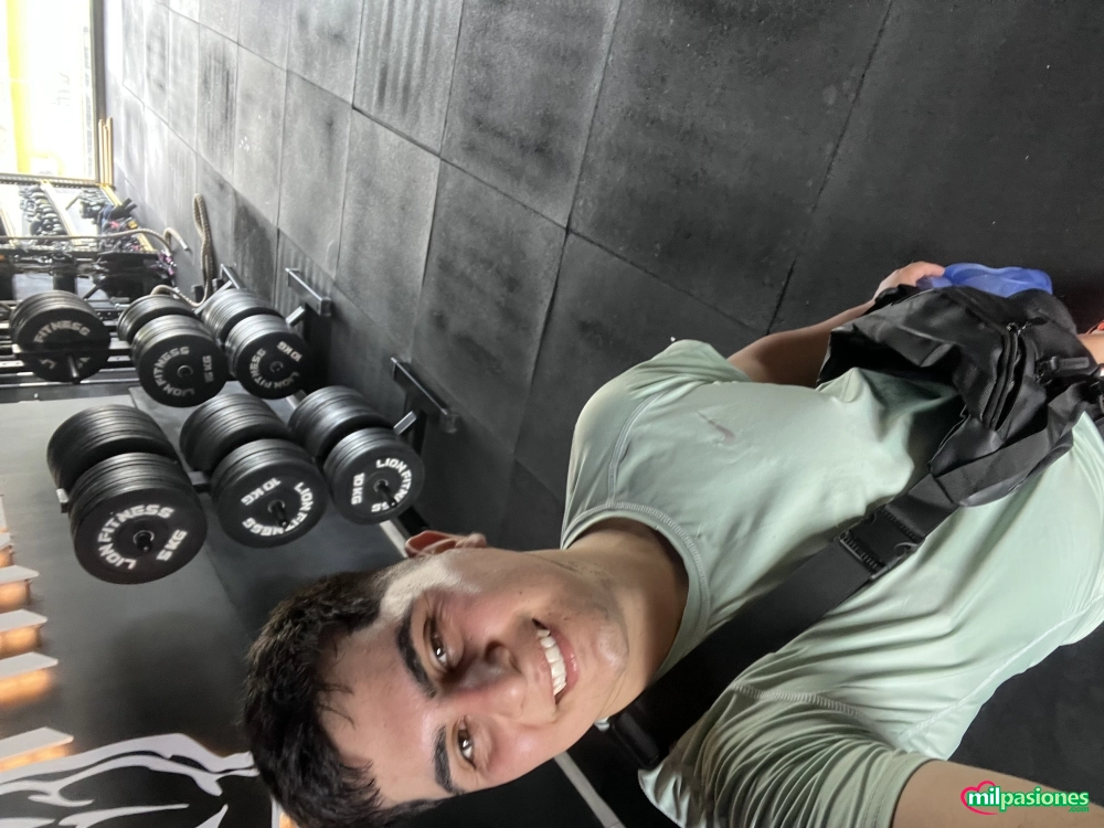 JOVEN ARGENTINO DISPUESTO A PASAR UN MOMENTO AGRADABLE profile photo