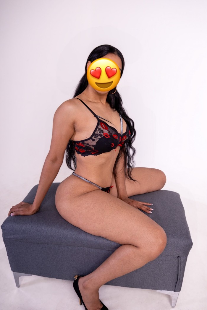 AVAILABLE IN CARLET FOR THE FIRST TIME IN YOUR AREA profile photo