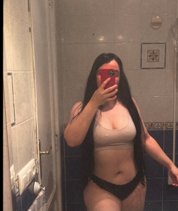LATINA PARTICULIÈRE VEUT SUCE DES PENIS DANS SON APPARTEMENT profile photo