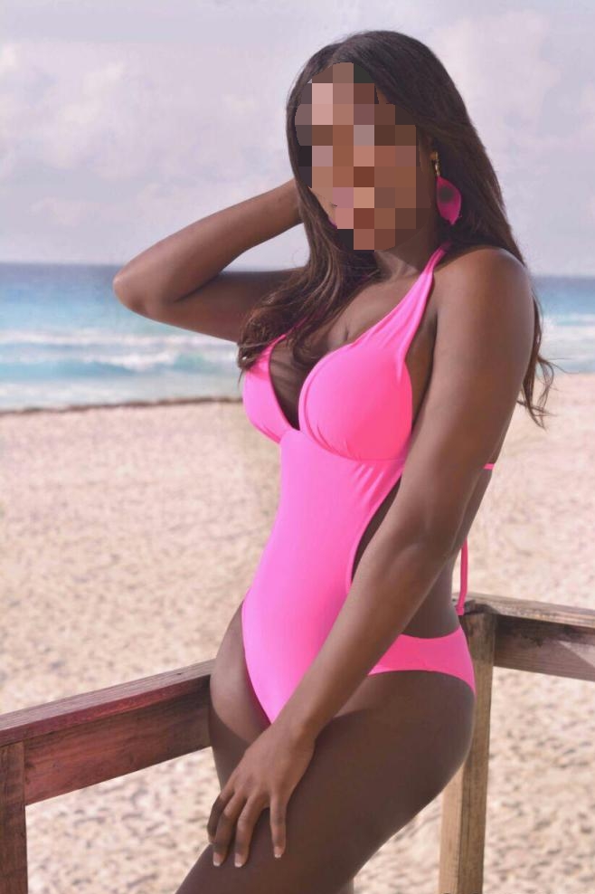LATINA ENCANTING AND VERY COMPLACENT profile photo