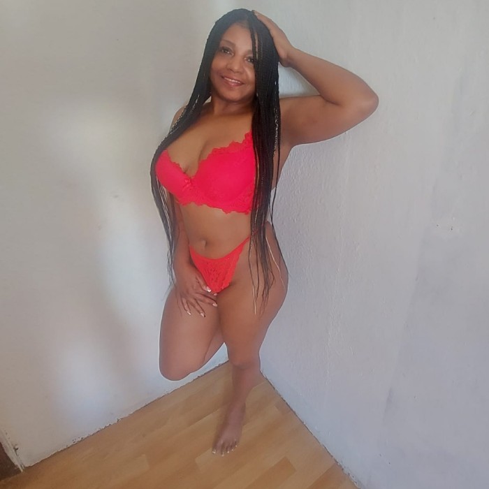 TRATO DE NOVIOS BESITOS CON LENGUA profile photo