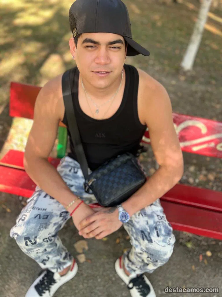 Alexander joven recién llegado me dezplazo hola doy joven me encuentro en madrid profile photo
