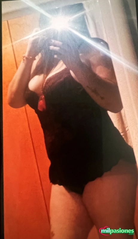 Hermosa y cariñosa latían de paso por la zona profile photo