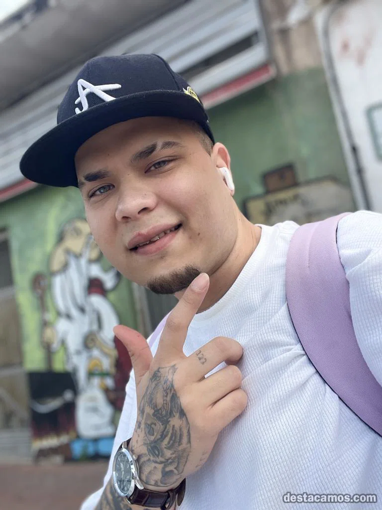 Chico latino colombiano profile photo
