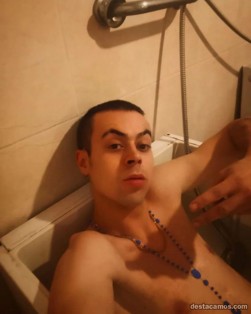 Pareja De Chica Trans Y Chico Hetero Curioso venta de contenidos y videollamadas profile photo