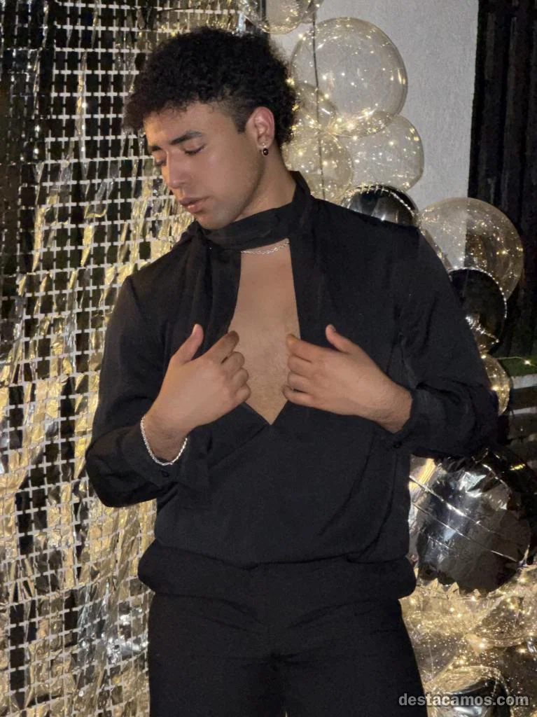 Latino disponible para videollamadas profile photo
