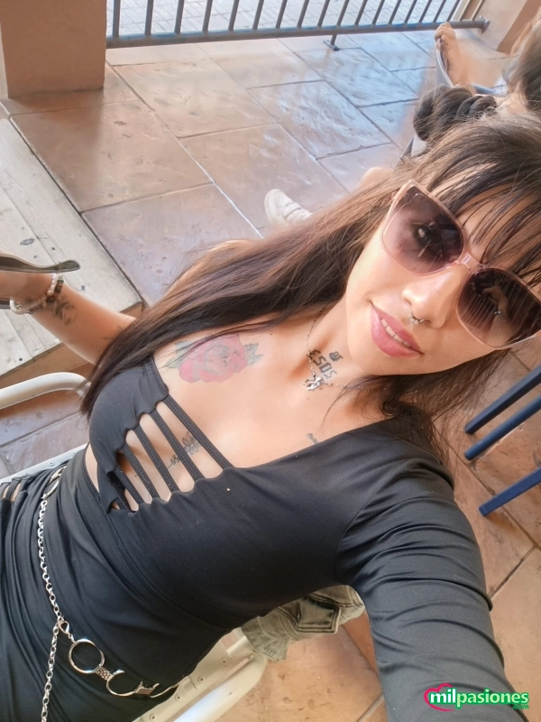 Jovencita española asajista doy ricos y relajantes masajes profile photo