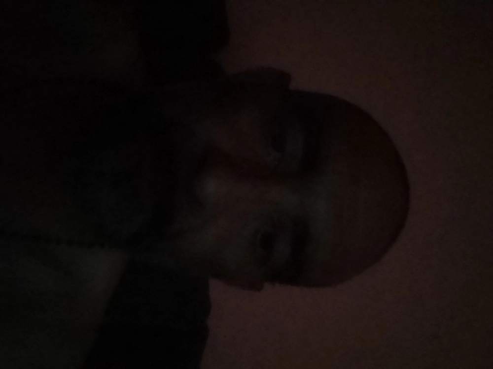 Busco mujer a la que hacer temblar con mi lengua profile photo