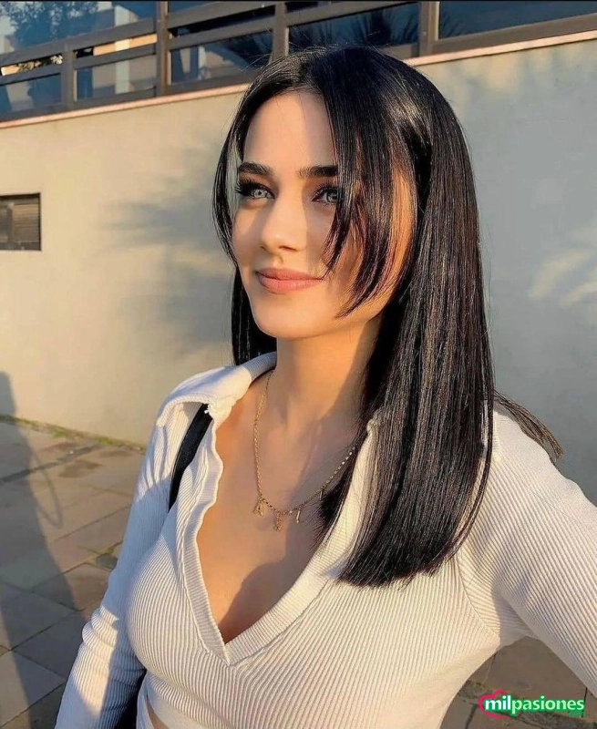 Chica simpatica y con ganas de pasarlo bien con persona afin profile photo