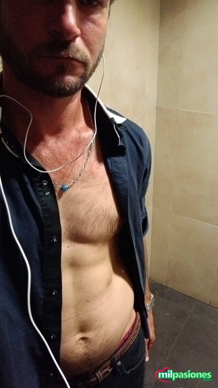 Chico morbosa con ganas de pasarlo bien en tu cama profile photo
