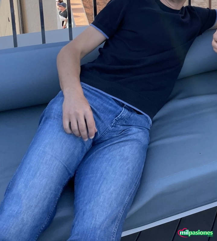 Hombre busca pareja o mujer cucklod da igual su físico profile photo