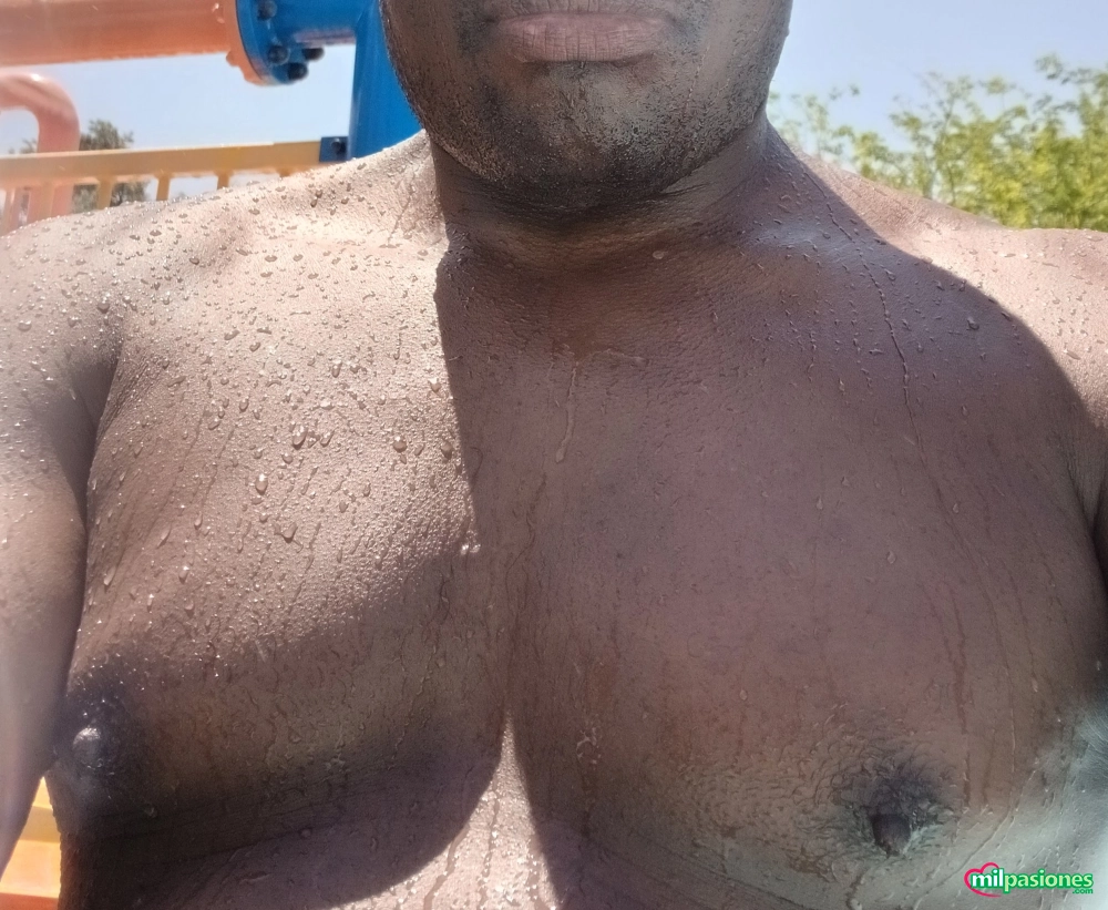 Chico negro africano con gana de quedar profile photo