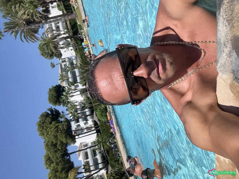 Hola chico 37 años para fiesta con pareja o chicas solas profile photo