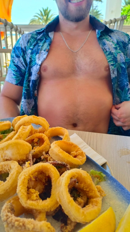 O busca a tío guapo musculoso para encuentros discret profile photo