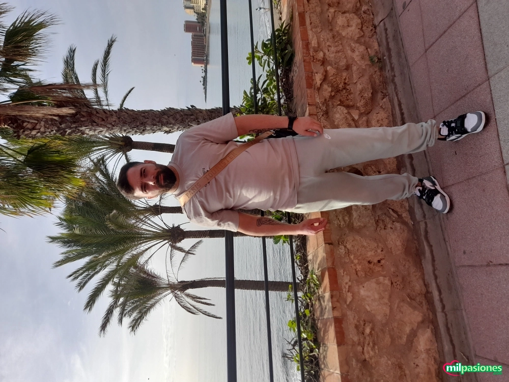 Soy y soy activo para parejas y caballeros profile photo