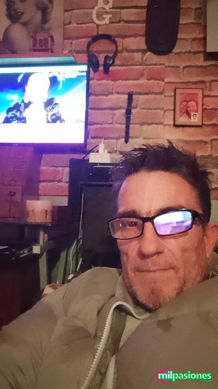 Chico de compañía se ofrece para masajes relajantes profile photo