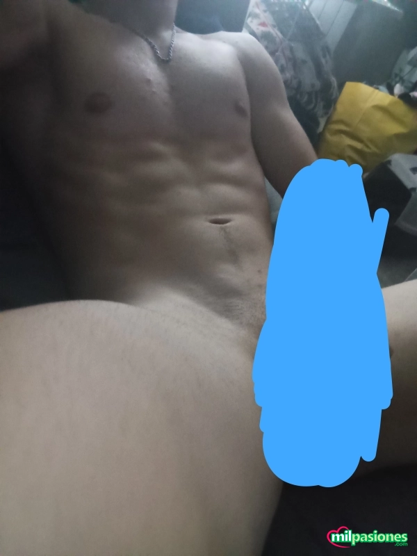 Joven fibrado y dotado hetero follamigo gratis profile photo