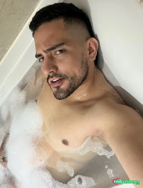 Soy Simón un chico gay de mente abierta y masculino. profile photo