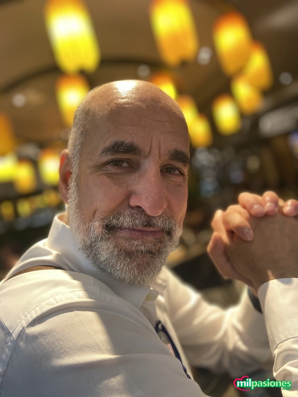 HOMBRE DE COMPAÑÍA PARA MUJER SOLVENTE CON IDEAS CLARAS profile photo