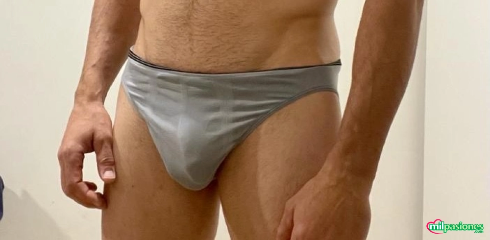 Quieres disfrutar de un fantàstico gloryhole en autocaravana profile photo