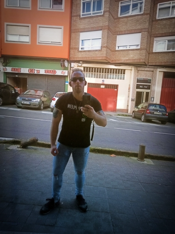 Soy un chico que busca sexo a cambio de dinero profile photo