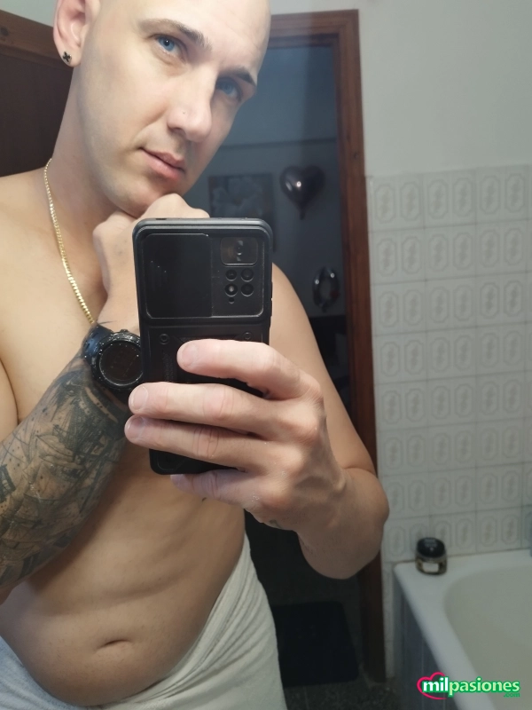 Chico cubano disponible para follar con chicas solacompañar profile photo
