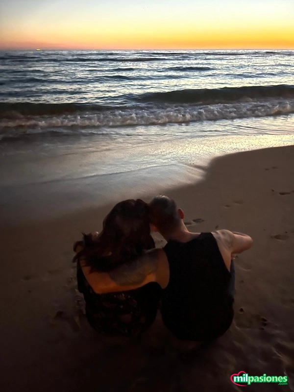 Pareja en busca de experiencias morbosas profile photo