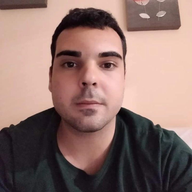 Joven de paso se ofrece ahora para mujer o pareja real profile photo