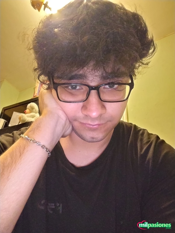 Jovencito de 19 moreno buscando follar hoy profile photo