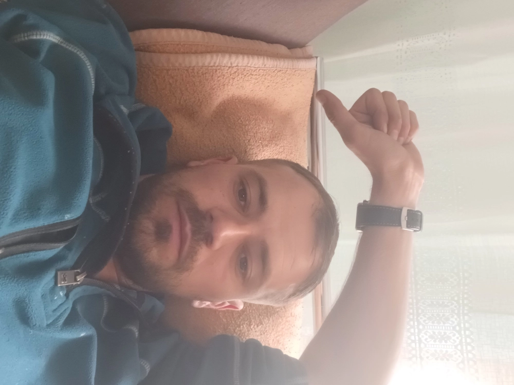 Busco pareja o chica sola sin malos rollos soy joven soy de mostoles me desplan profile photo