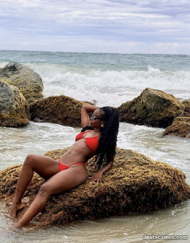 Morena con cuerpo de impacto de chocolate profile photo