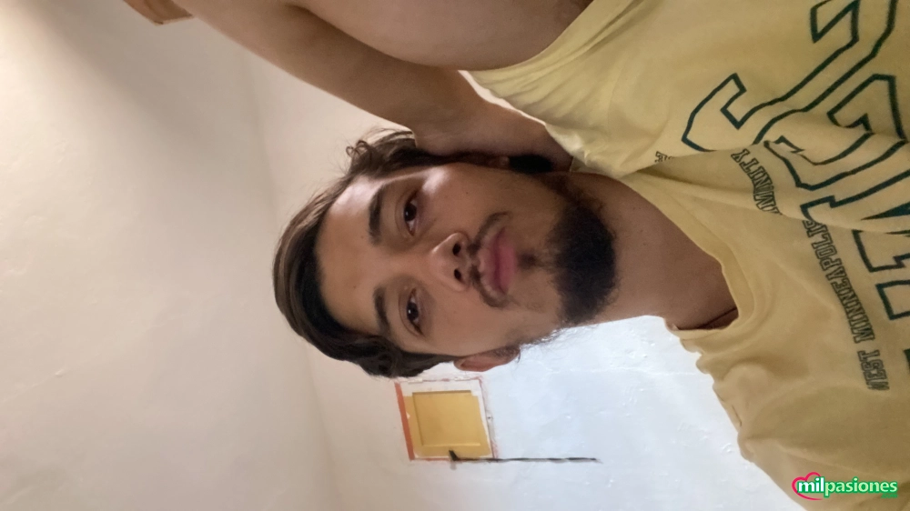 Chico nalgon en busca de polla por la zona profile photo