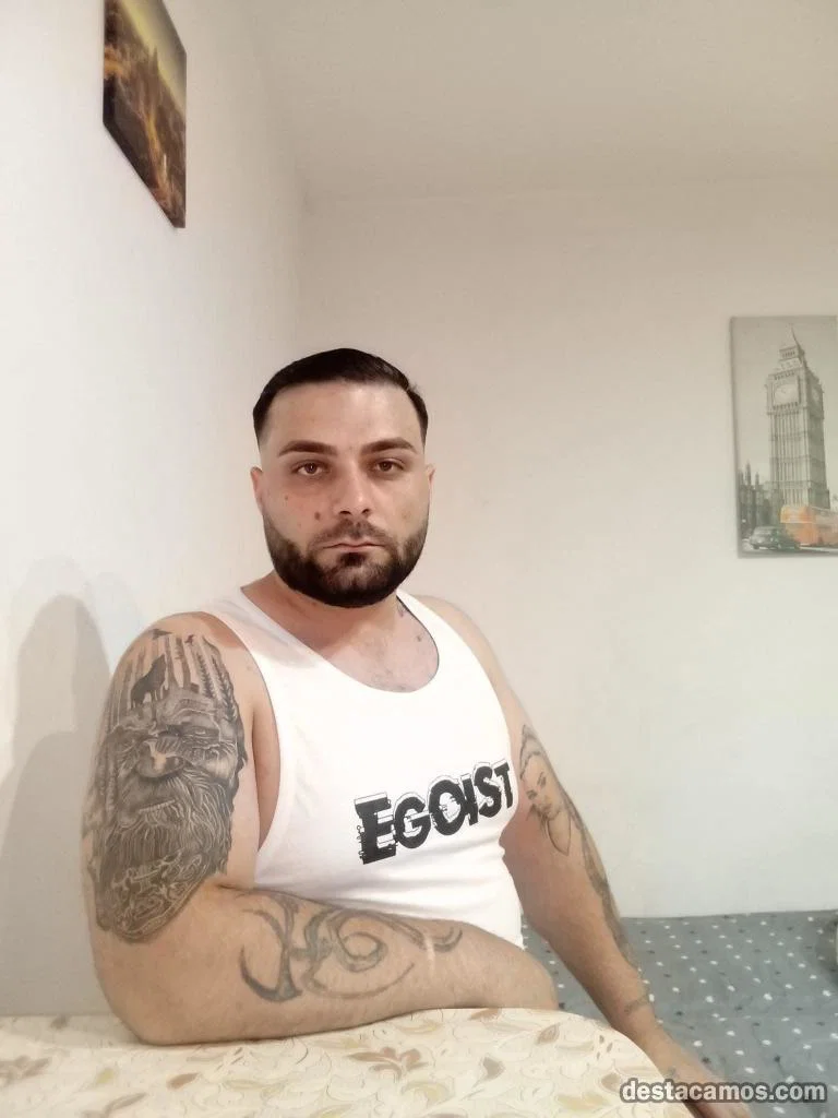 hello. do you want a and professional guy withat a decent call me or send me a message on watsap. d profile photo