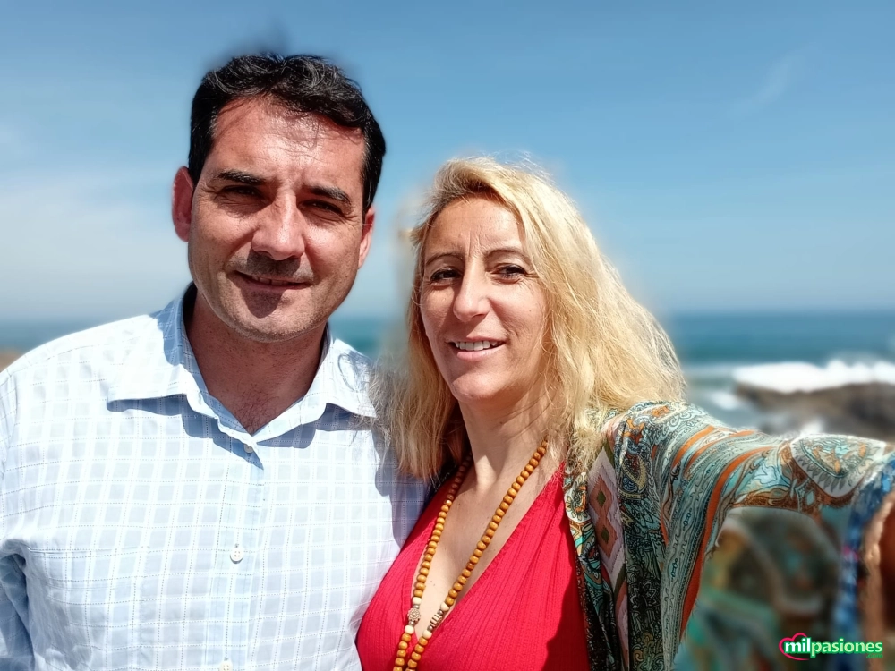 Pareja liberal busca chica para trio por favor sólo chicas profile photo