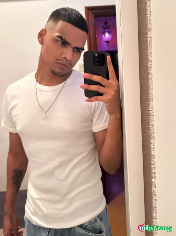 COLOMBIANO XL MORENO BISEXUAL JOVEN MORENO profile photo
