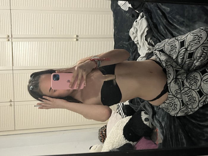 UNA JOVENCITA CALIENTE profile photo