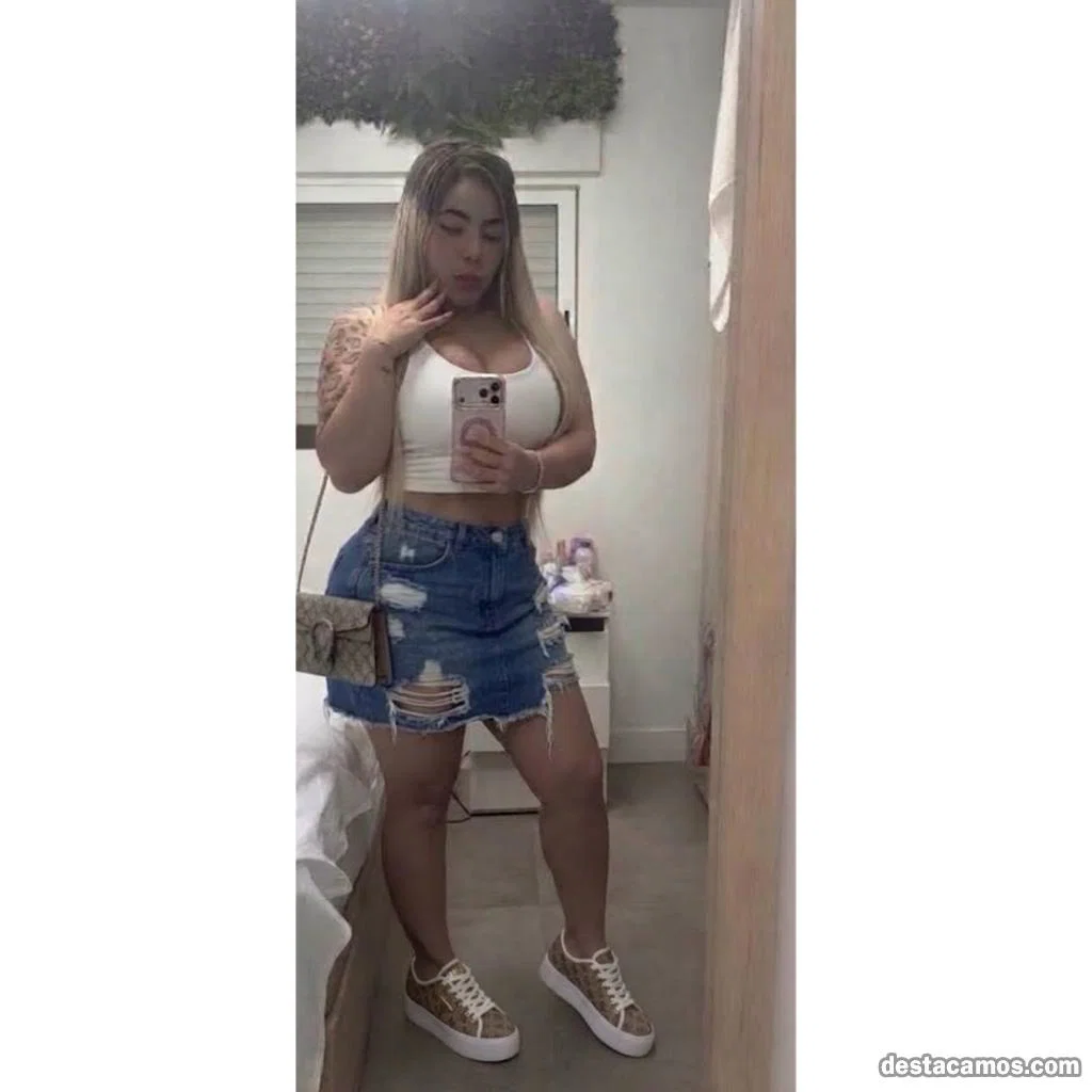 Novedad rubia latina hermosa profile photo