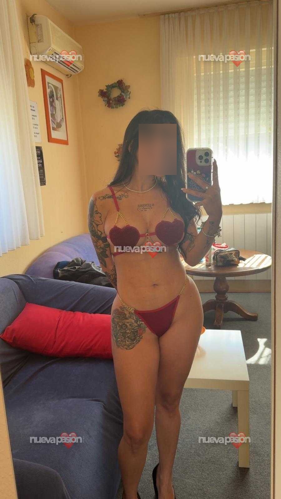 Morena pequeña joven y delgada colombovenezolana profile photo