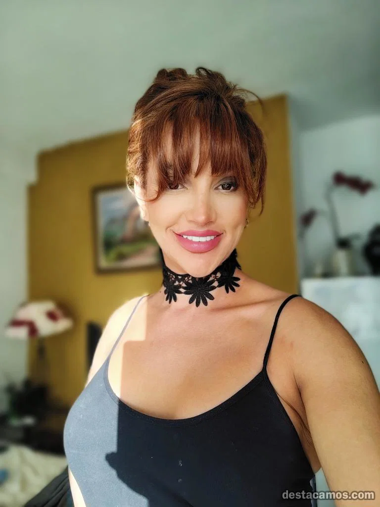 Trans woman profile photo