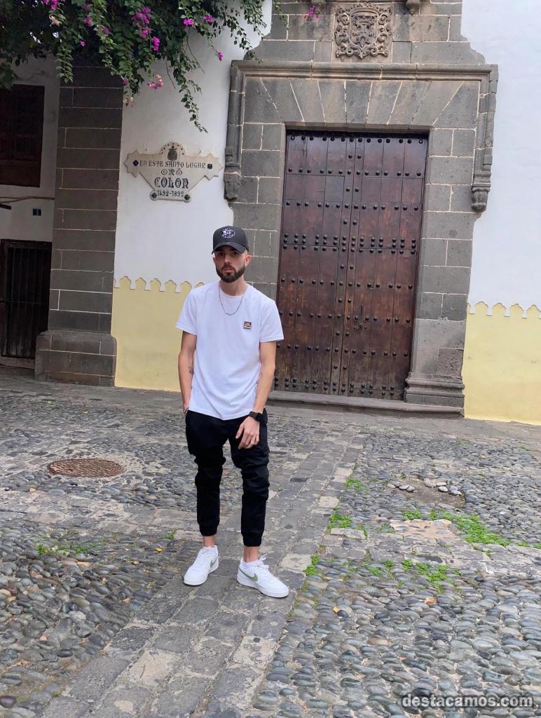 hugo outings 24 HRS i promise to be your best companion� �� profile photo