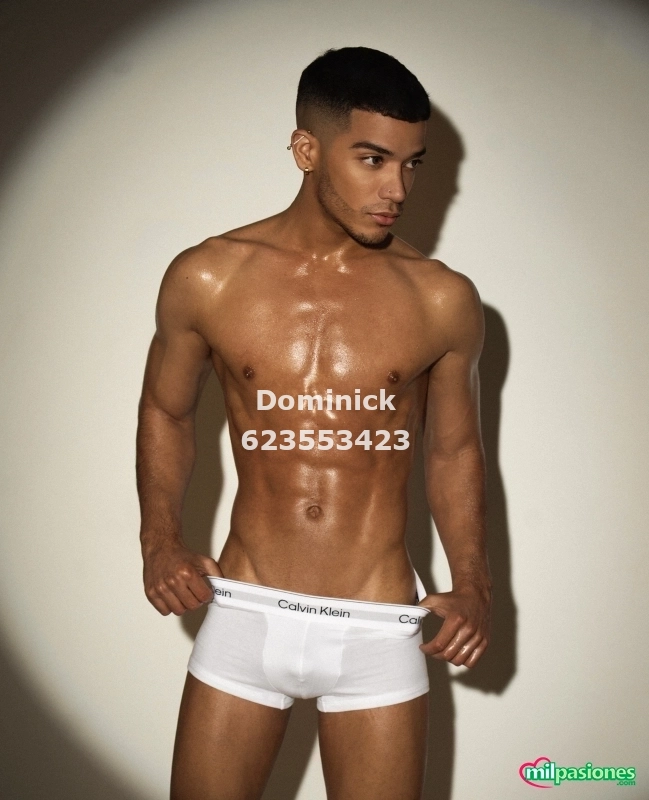 Dominick joven con buen juguete y dinámico profile photo