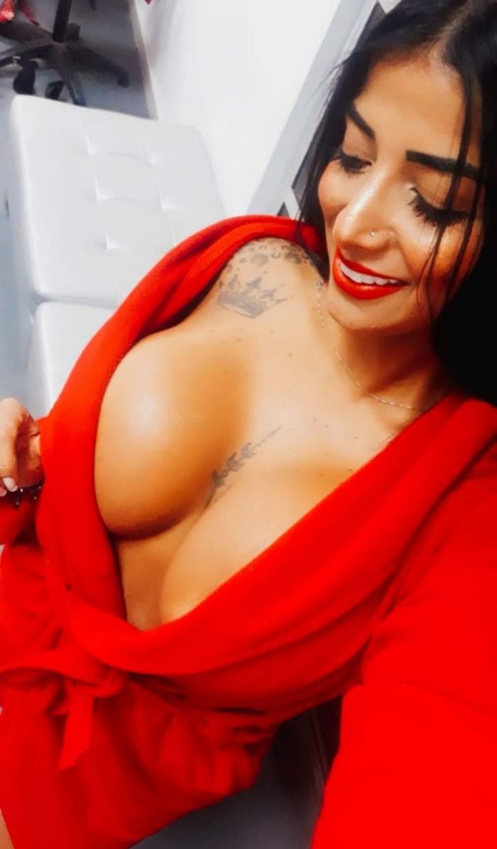 VENEZOLANE AUX BELLES CURVES ET AU GRAND CUL profile photo