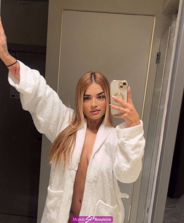 Sexy Colombian luxury escort profile photo