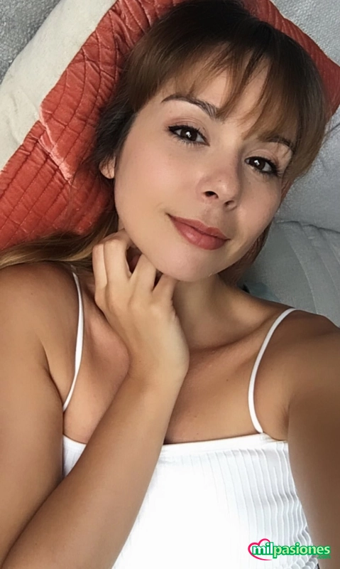 Una joven encantadora con una figura espléndida y amables profile photo