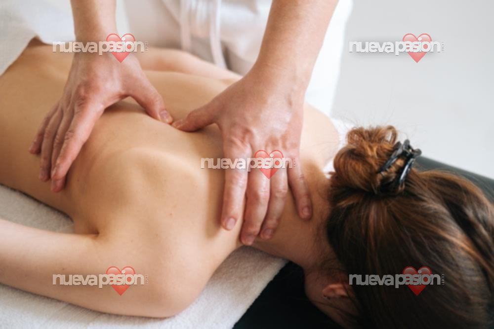 Un masseur masculin offre des massages relaxants et sensuels pour les femmes profile photo