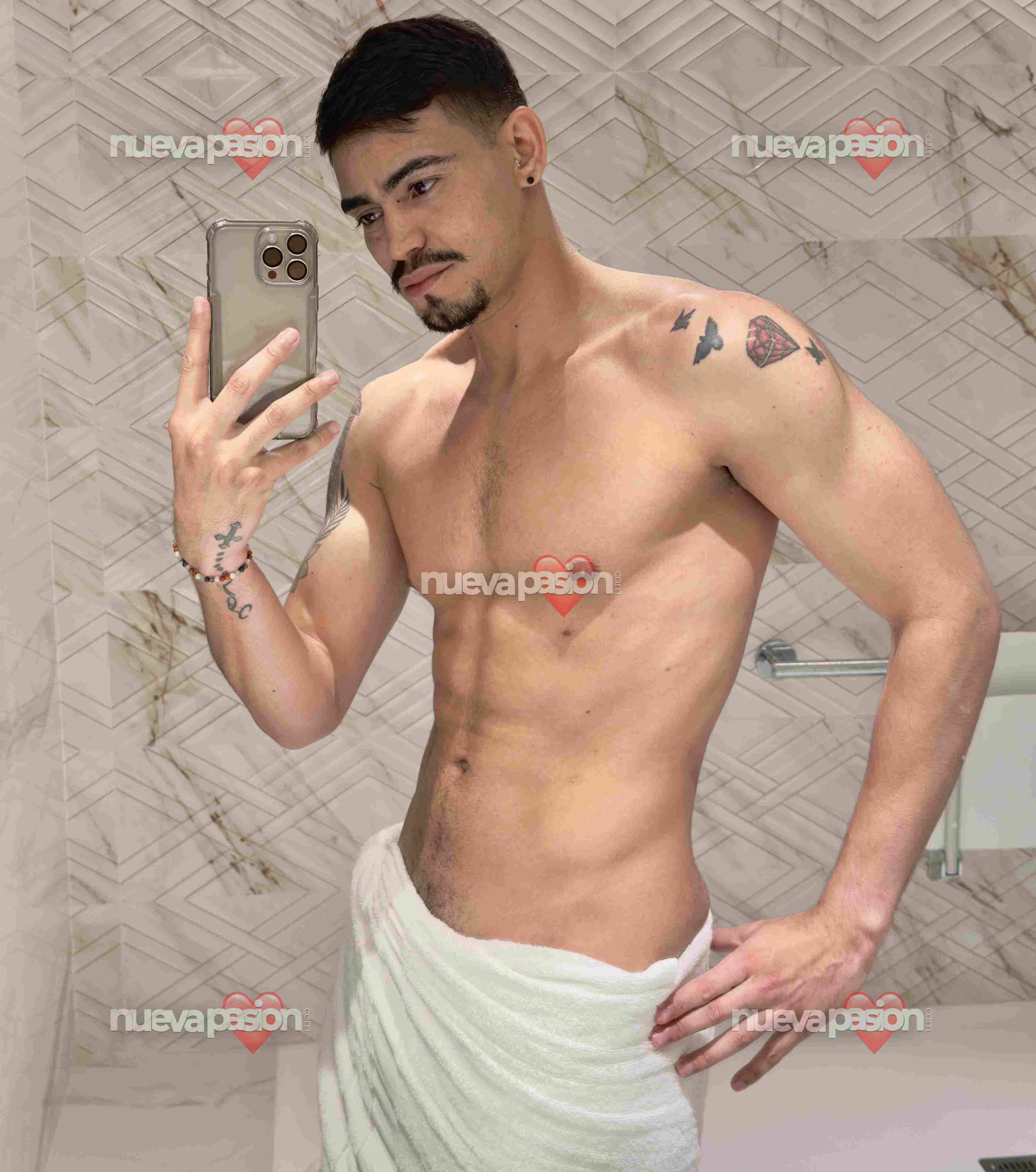 Novedad De lujo profile photo