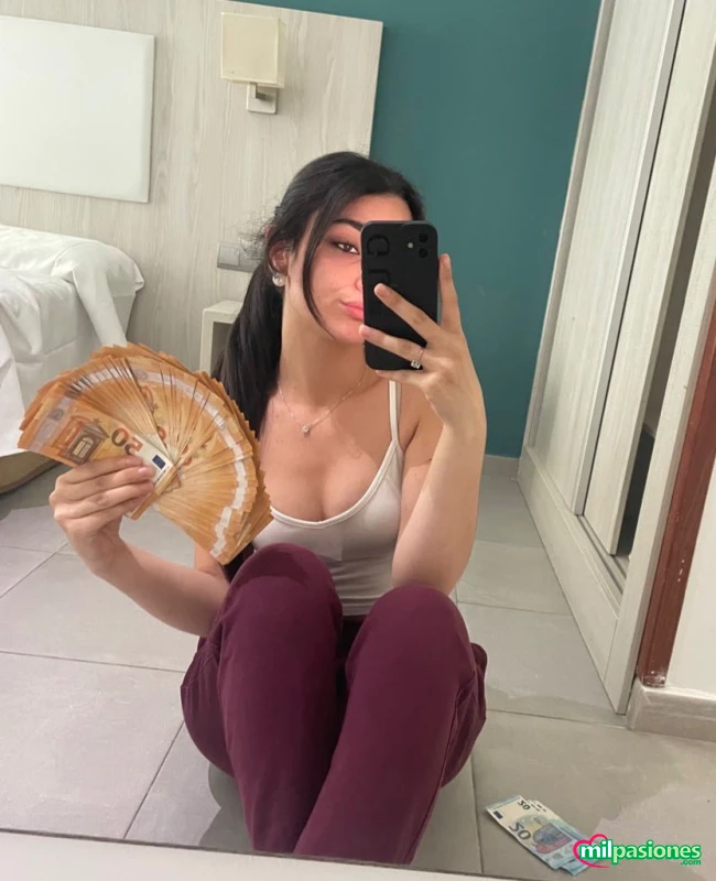 Hola ama en Barcelona 20 añitos española profile photo
