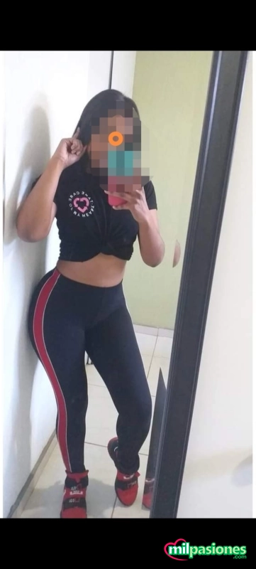 Magnifique fille complaisante dans tous les sens profile photo